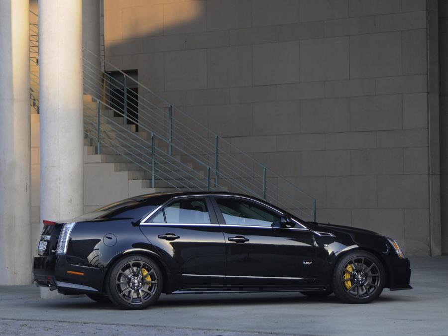  Cadillac CTS-V 2010 года  (EU) (фото 14 из 14)